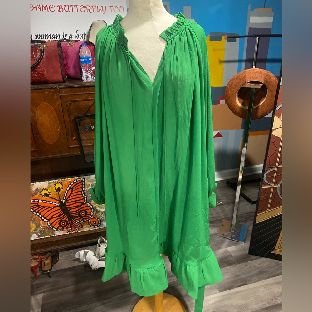 Green dress with a tie for a belt